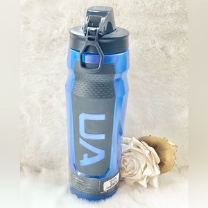 New with tag ADIDAS UA PLAYMAKER SQUEEZE 32oz SQUEEZE WATER BOTTLE with Lid blue